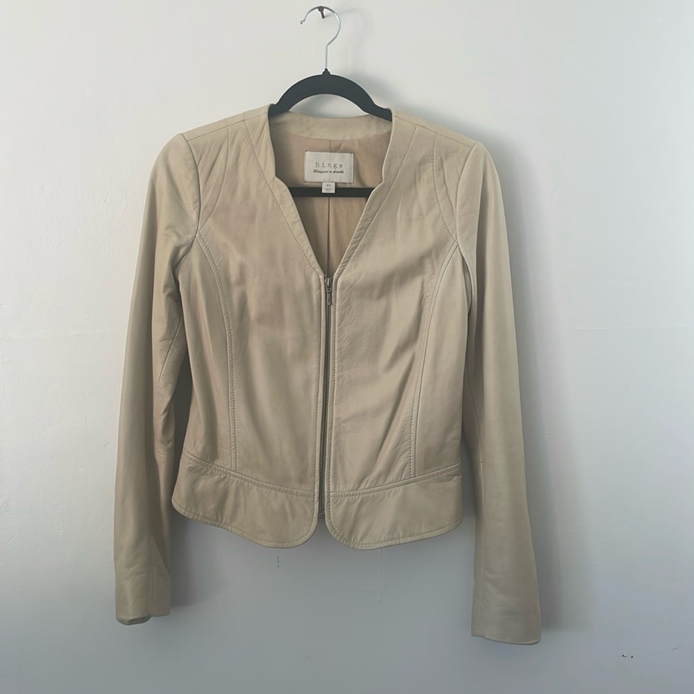 Hinge women’s 100% leather jacket extra small cream.